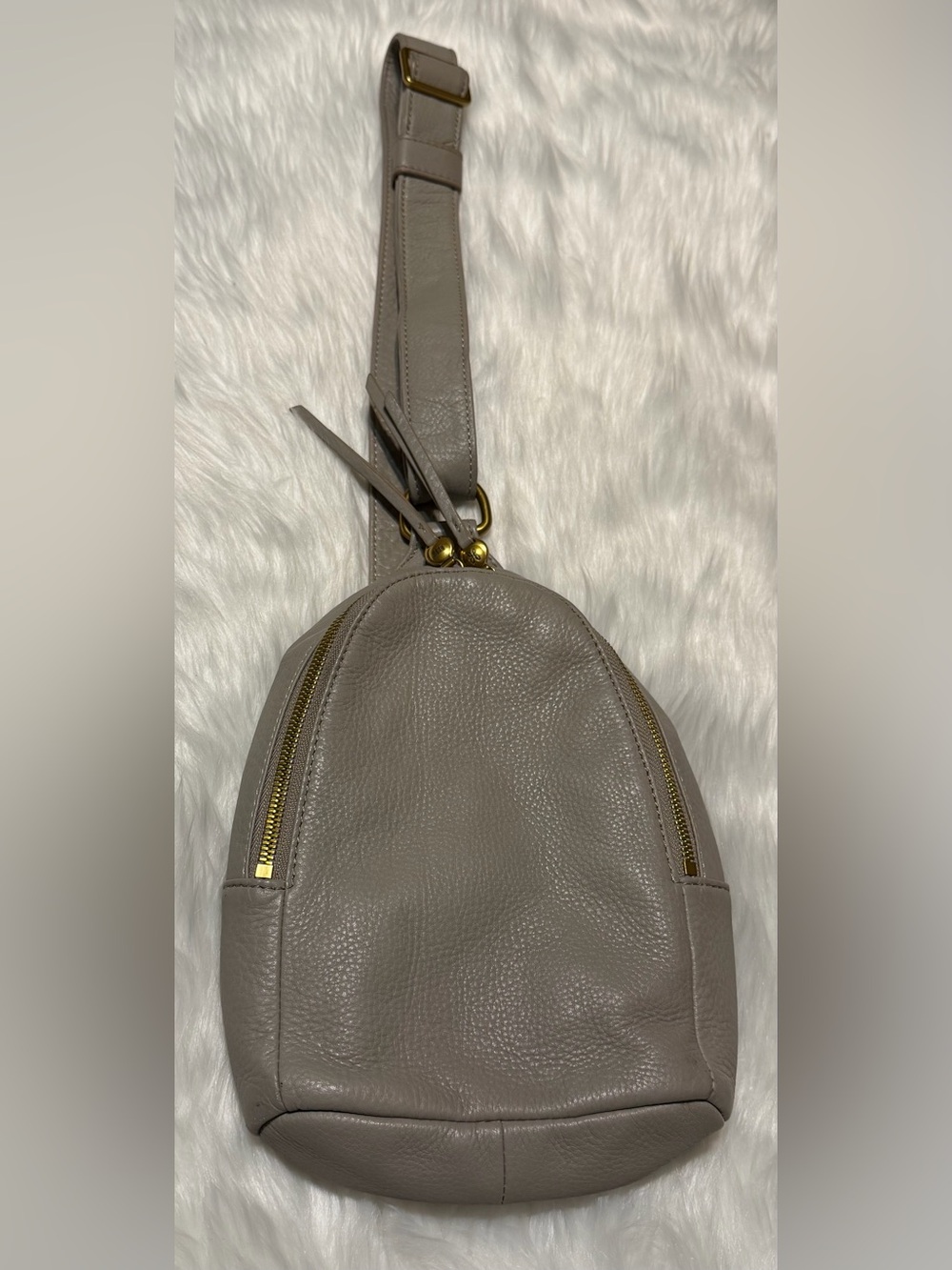 HOBO Fern Sling Taupe Pebbled Leather Crossbody - Picture 3 of 13